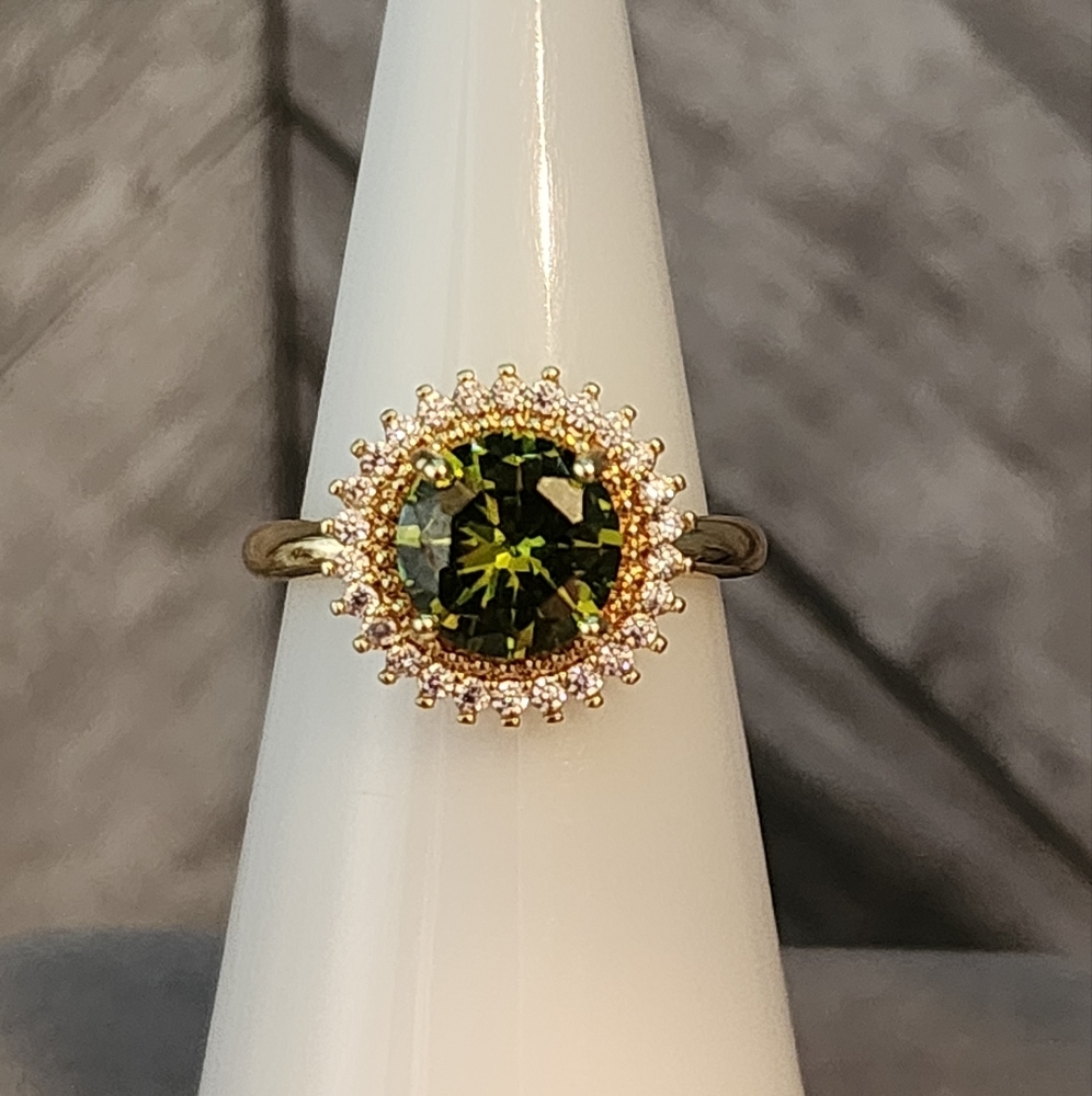 ROUND GREEN CUT GOLD HALO RING - Picture 1 of 5
